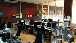 �������